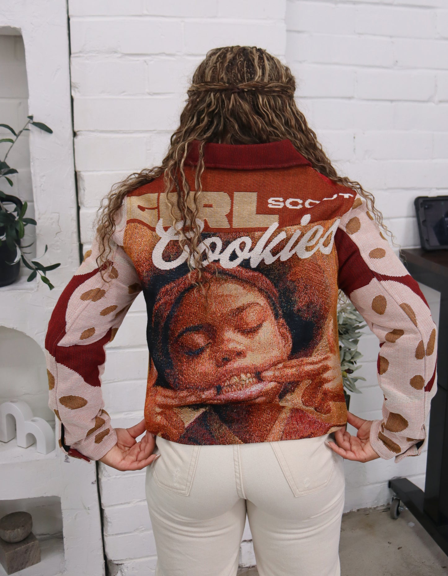 (WOMENS) GIRL SCOUT COOKIES HANDMADE TAPESTRY JACQUARD ZIPPERED JACKET BURGUNDY
