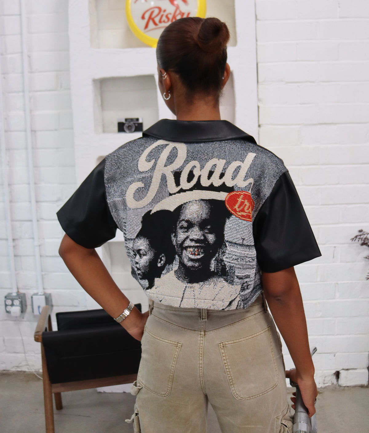 (WOMENS) TRUCK STOP HANDMADE TAPESTRY JACQUARD CROP SHIRT BLACK